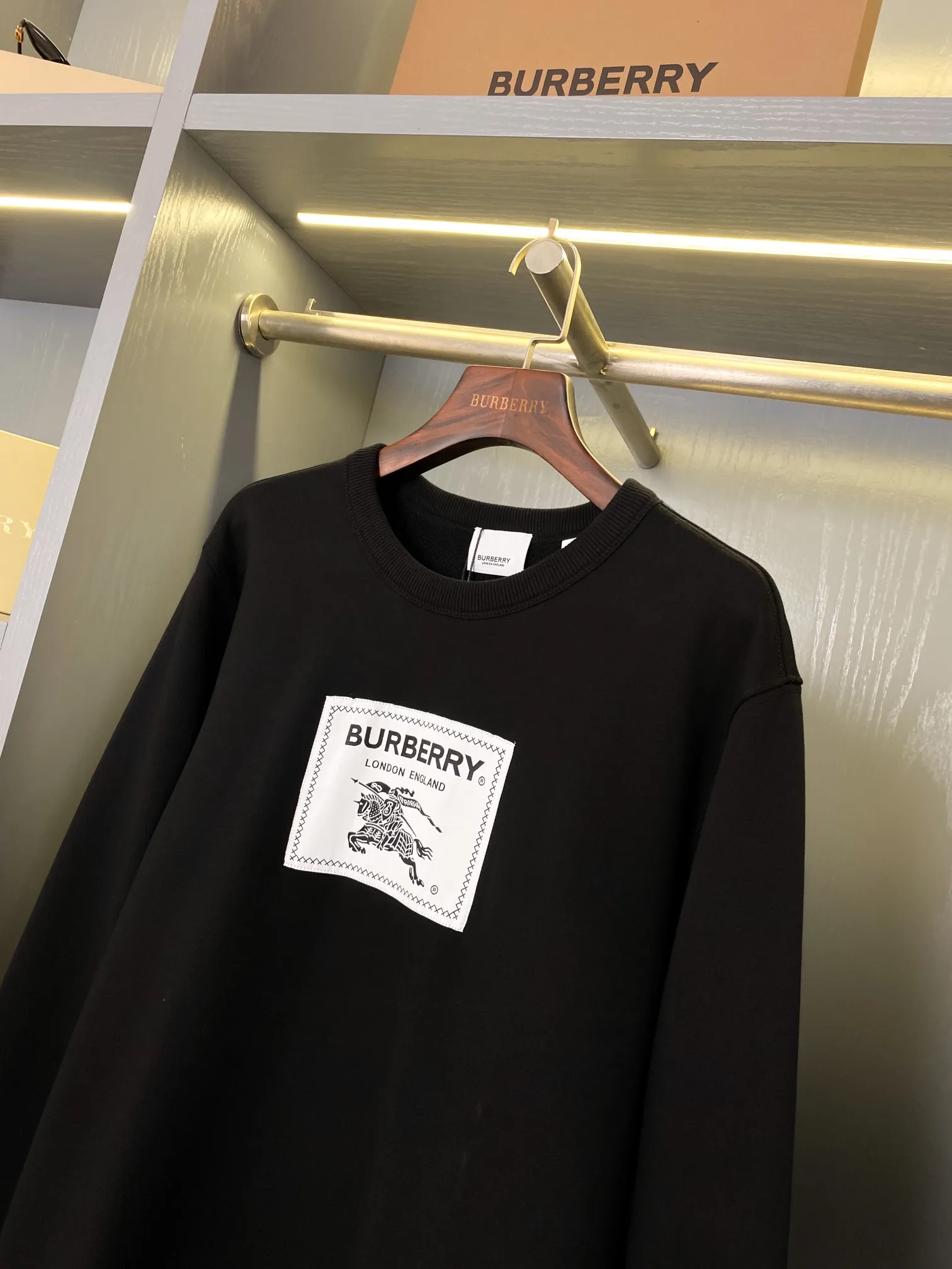 🅱️ Prorsum 【BUR ， 】【In Stock 】 ！BUR ， 、 Same Style ，Versatile ！ BUR ， Classic ， 。 ， Burberry 。 "Prorsum"， " "。 zg ， ， ！ BUR ， ！！ ， 680 ， ， ， ，Breathable ！ 。 ， ， ！！ ， 。OV ， 。 ， ， ！！ ， In Stock， ， ！ ， ， ！！ Sizes S、M、L、XL、XXL